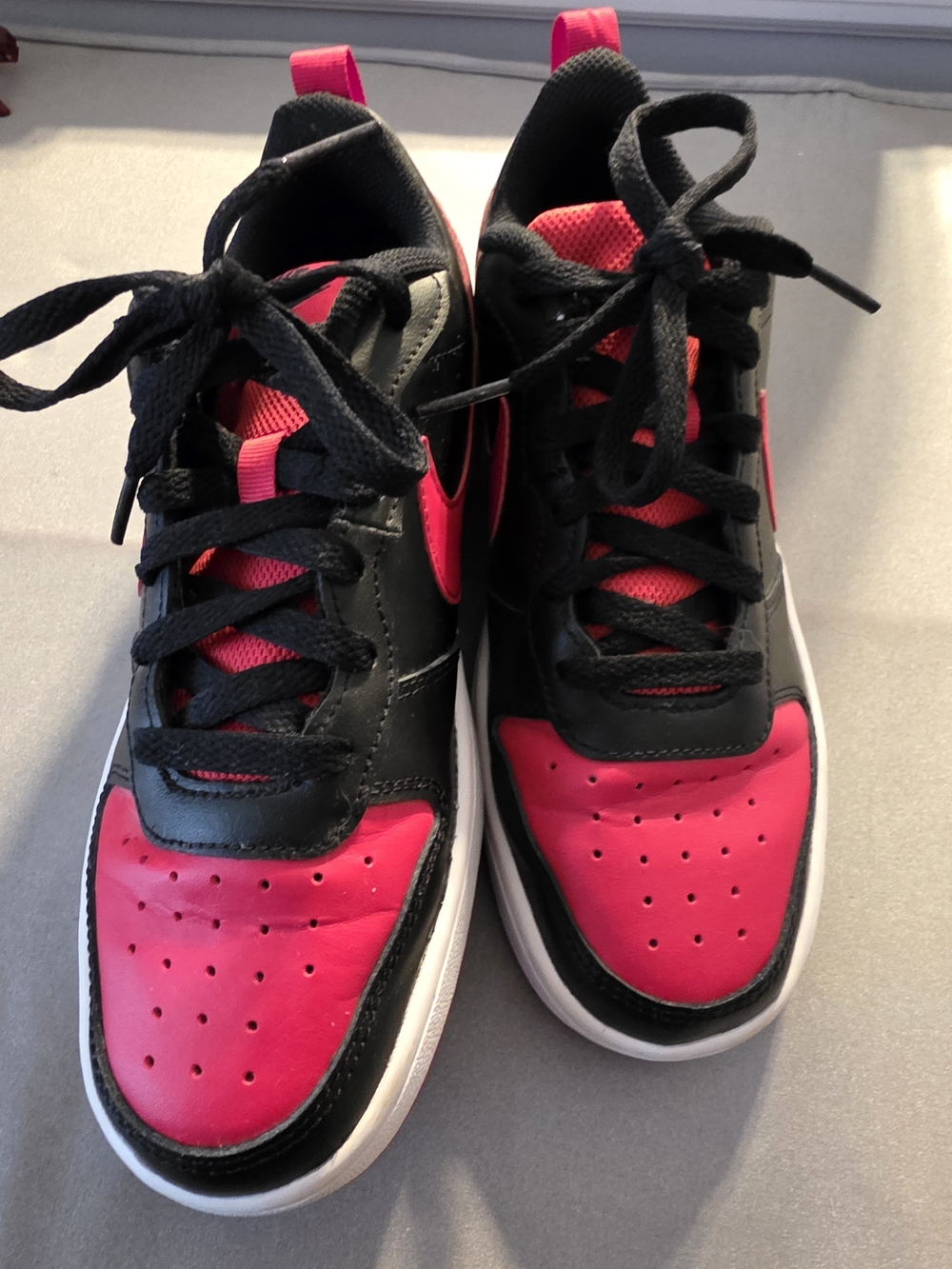 Nike Black and Red Low-Top Sneakers